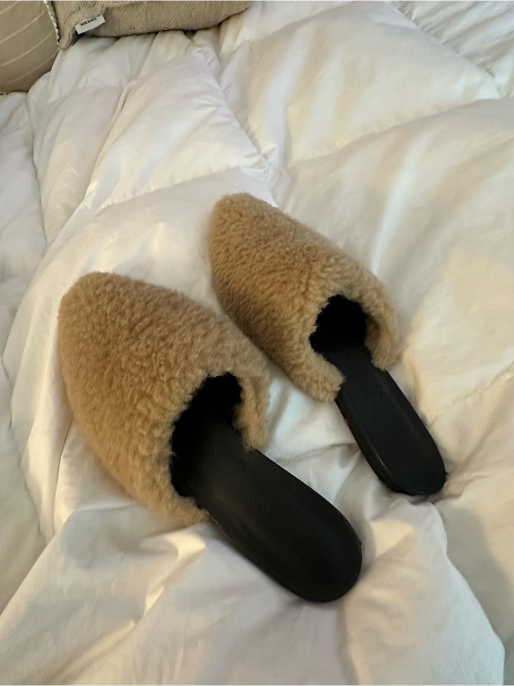 Jenni Kayne - Fuzzy Shearling Mule Slippers in Tan